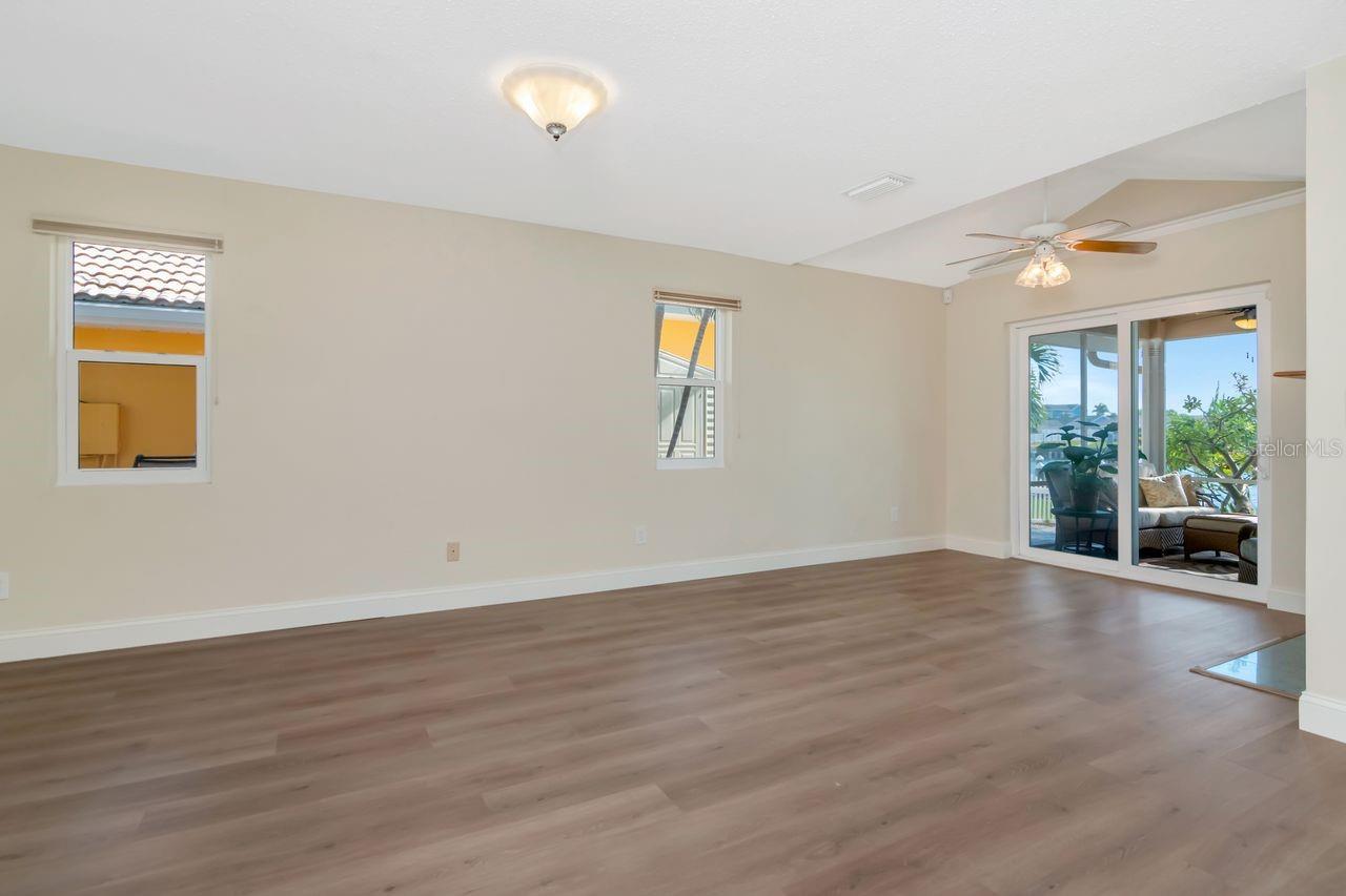 CAPRI ISLE - Residential