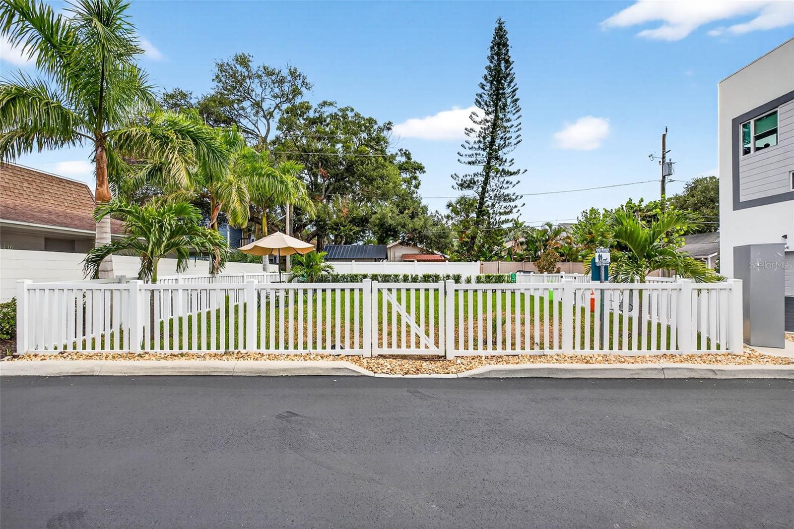 SIX POINT ROW - Residential Lease