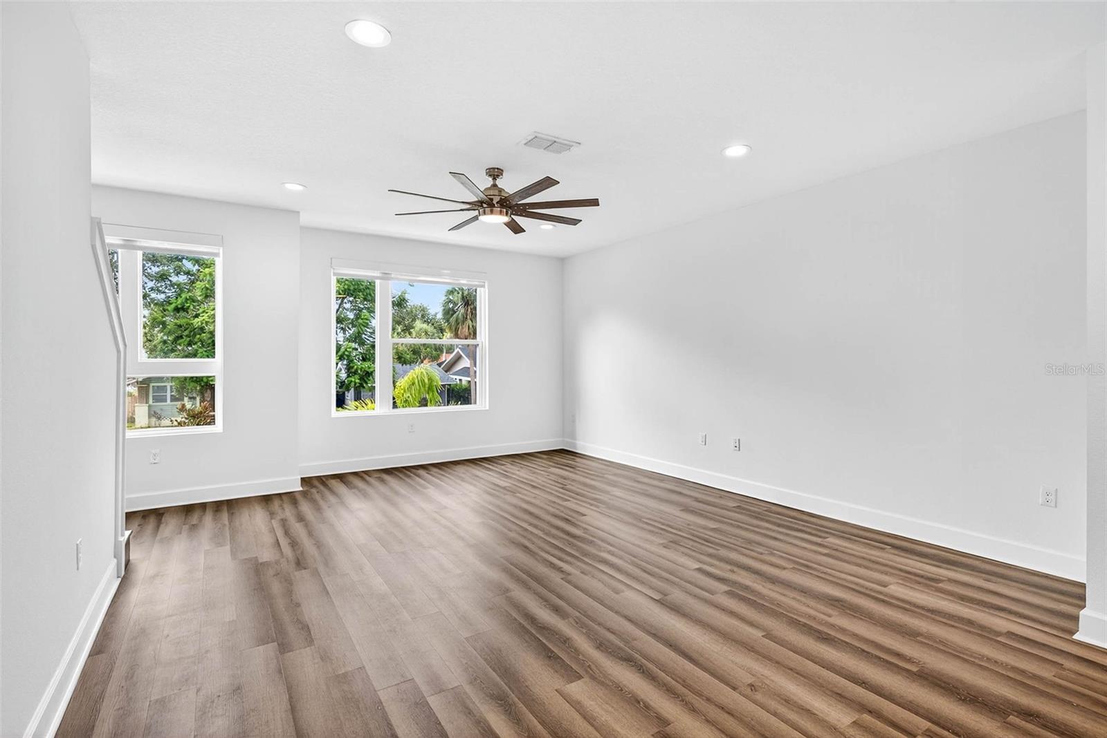 SIX POINT ROW - Residential Lease