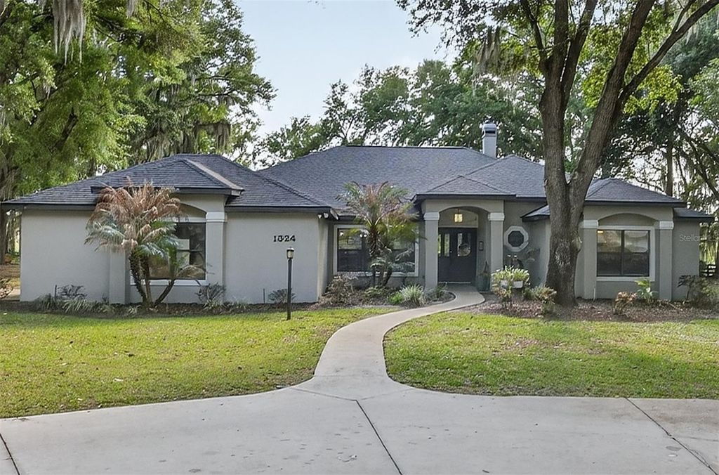 Photo of 1324 Otters View Court, Fruitland Park, FL 34731 (MLS # G5110259)
