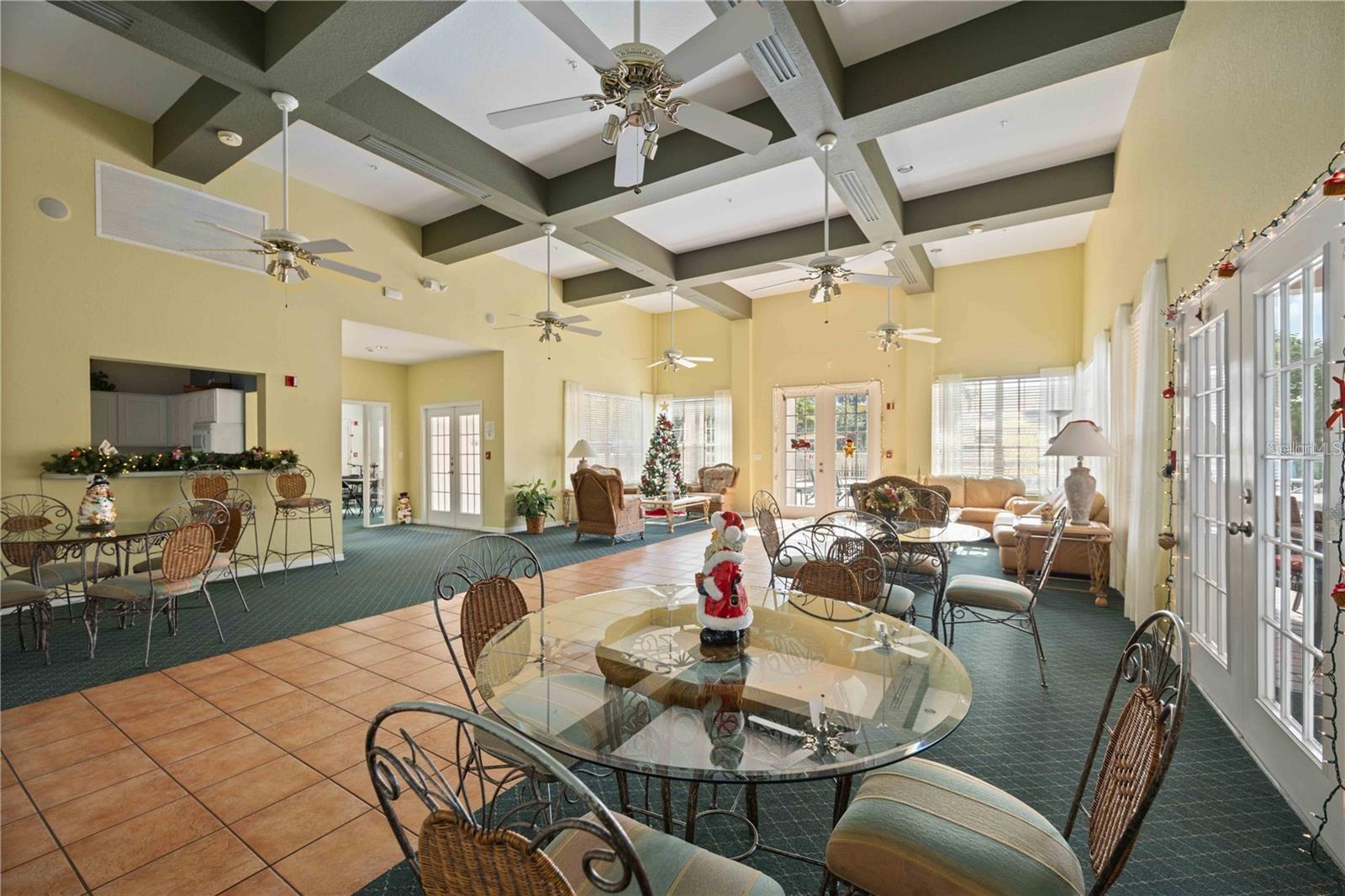 PLAZA DE FLORES - Residential Lease