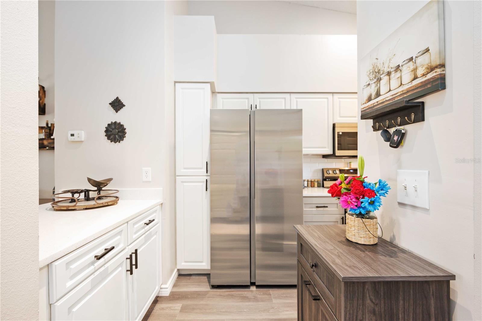 PLAZA DE FLORES - Residential Lease