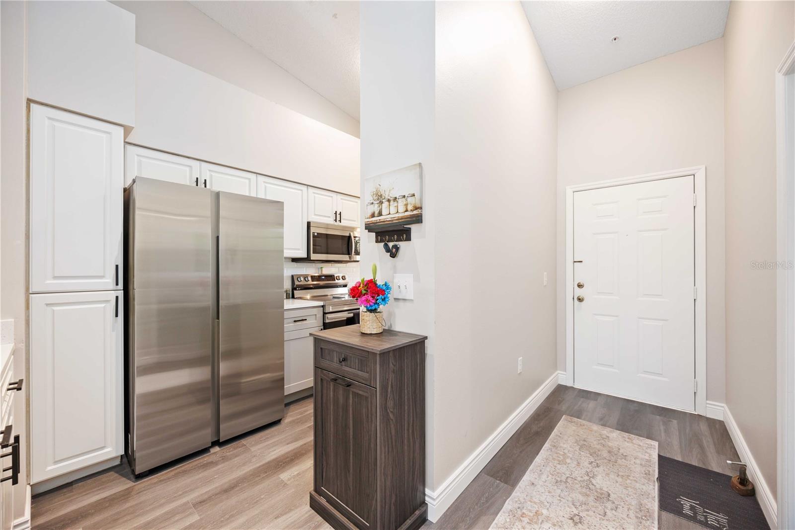 PLAZA DE FLORES - Residential Lease