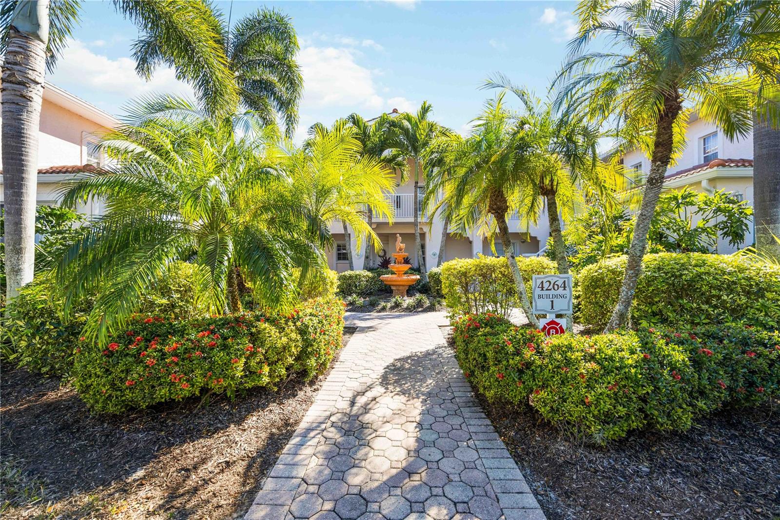 PLAZA DE FLORES - Residential Lease