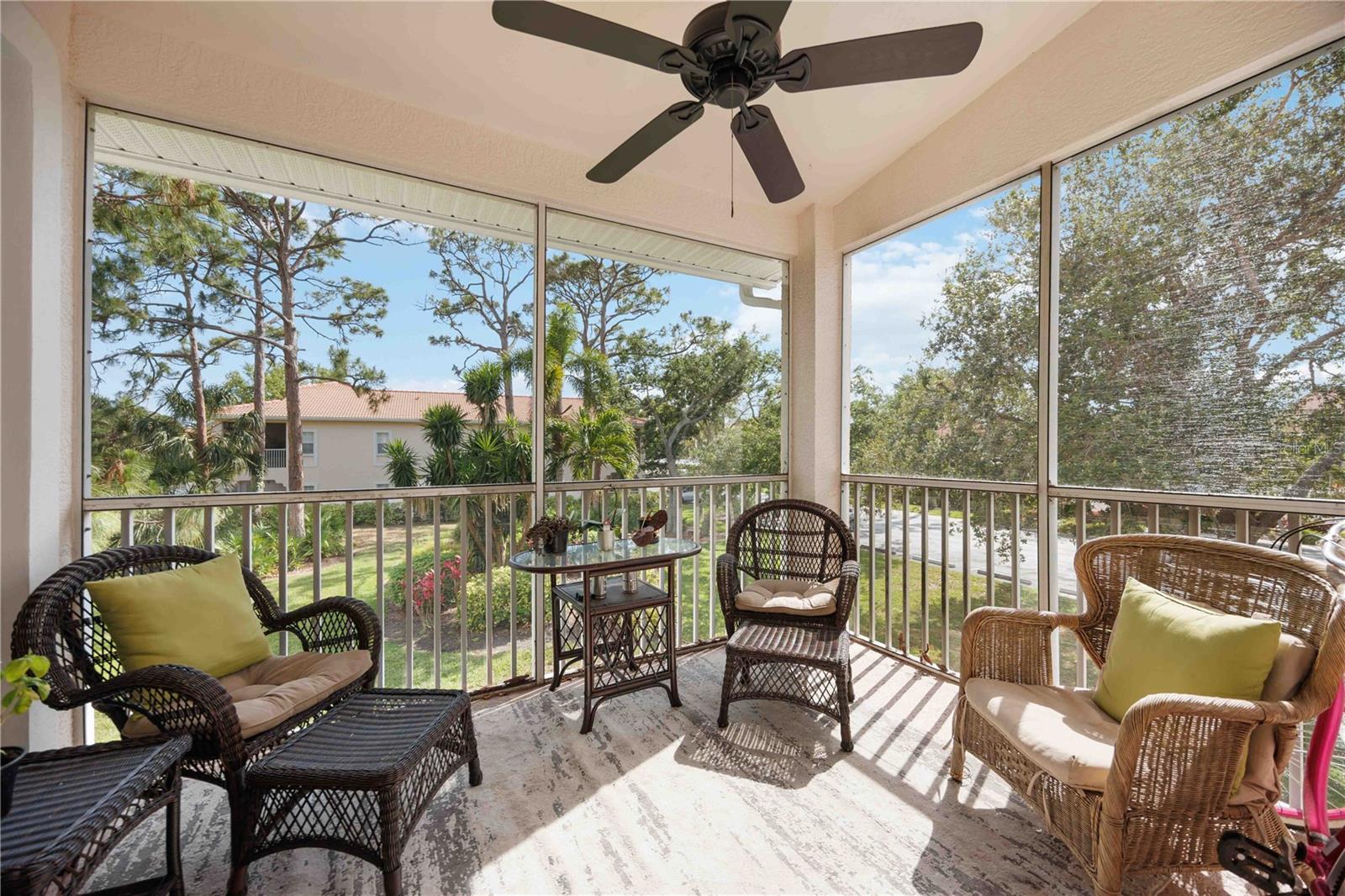 PLAZA DE FLORES - Residential Lease