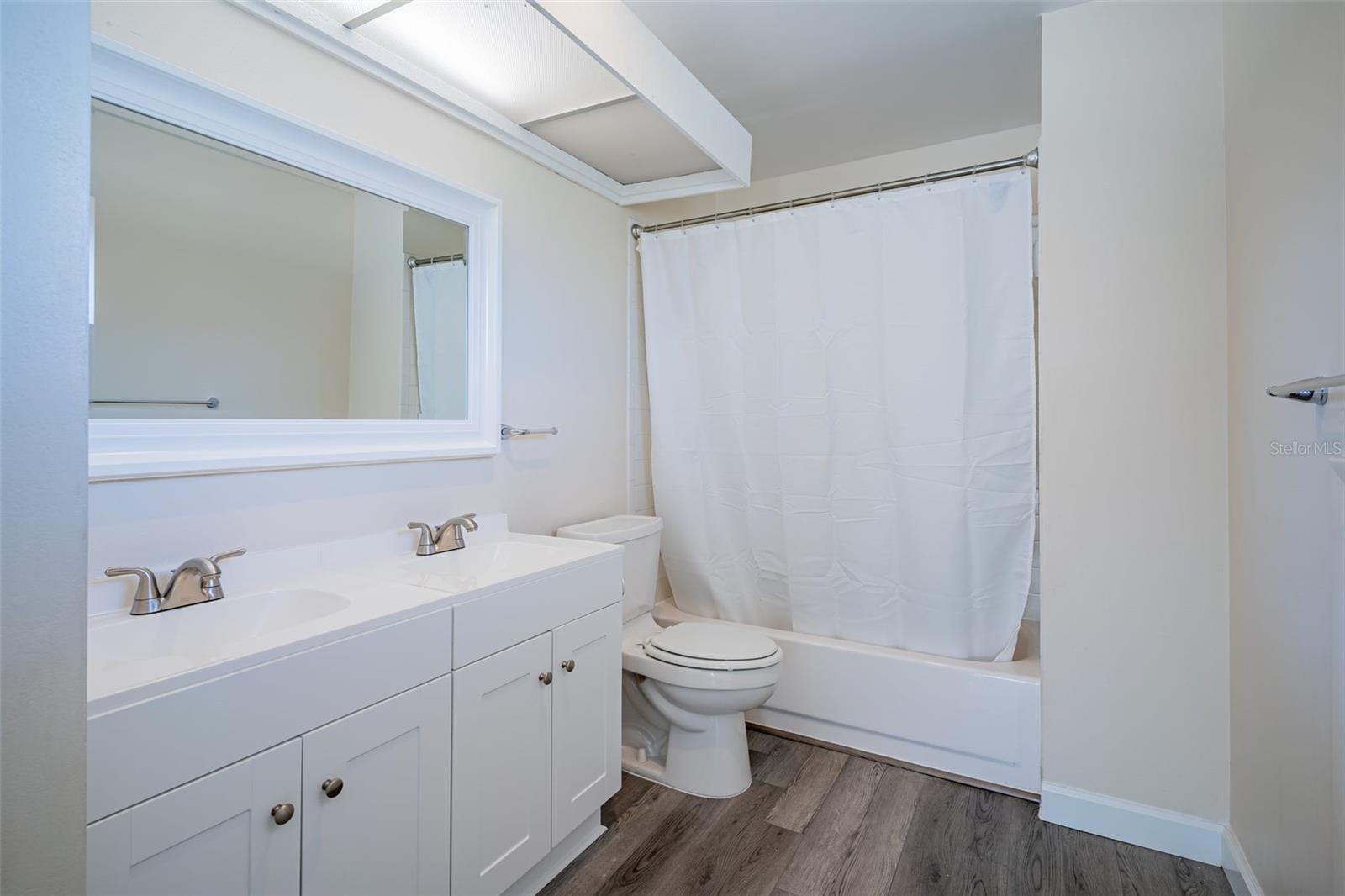 TOWNHOUSES ROSEMONT GREEN - Residential