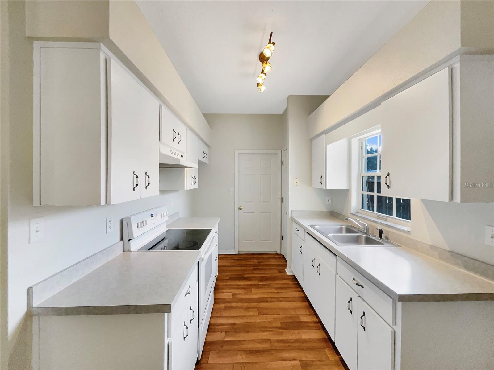 AZALEA OAKS - Residential