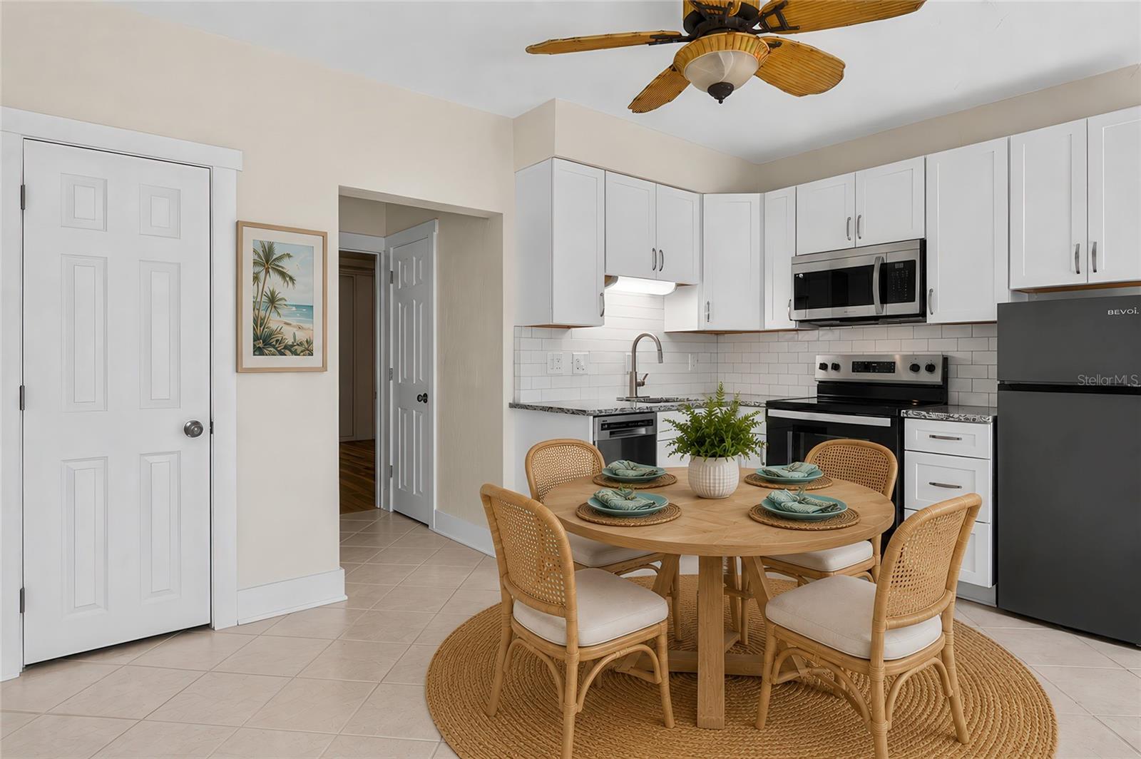 908 VILLAS DRIVE 23