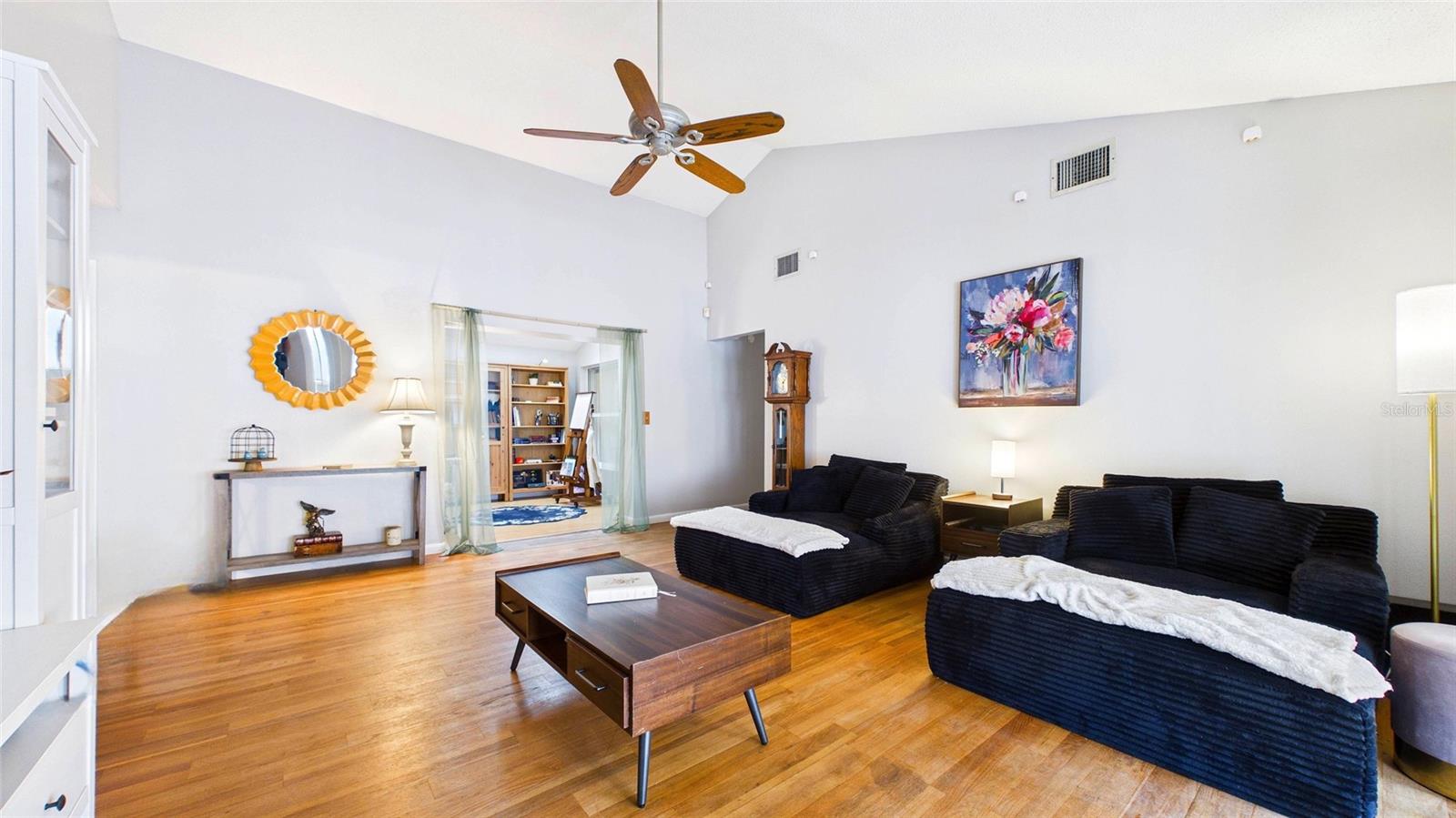 CEDAR CREEK AT COUNTRY RUN PHA - Residential