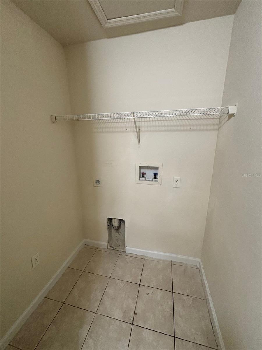 TOWNHOMES AT FLORA RIDGE - Residential Lease