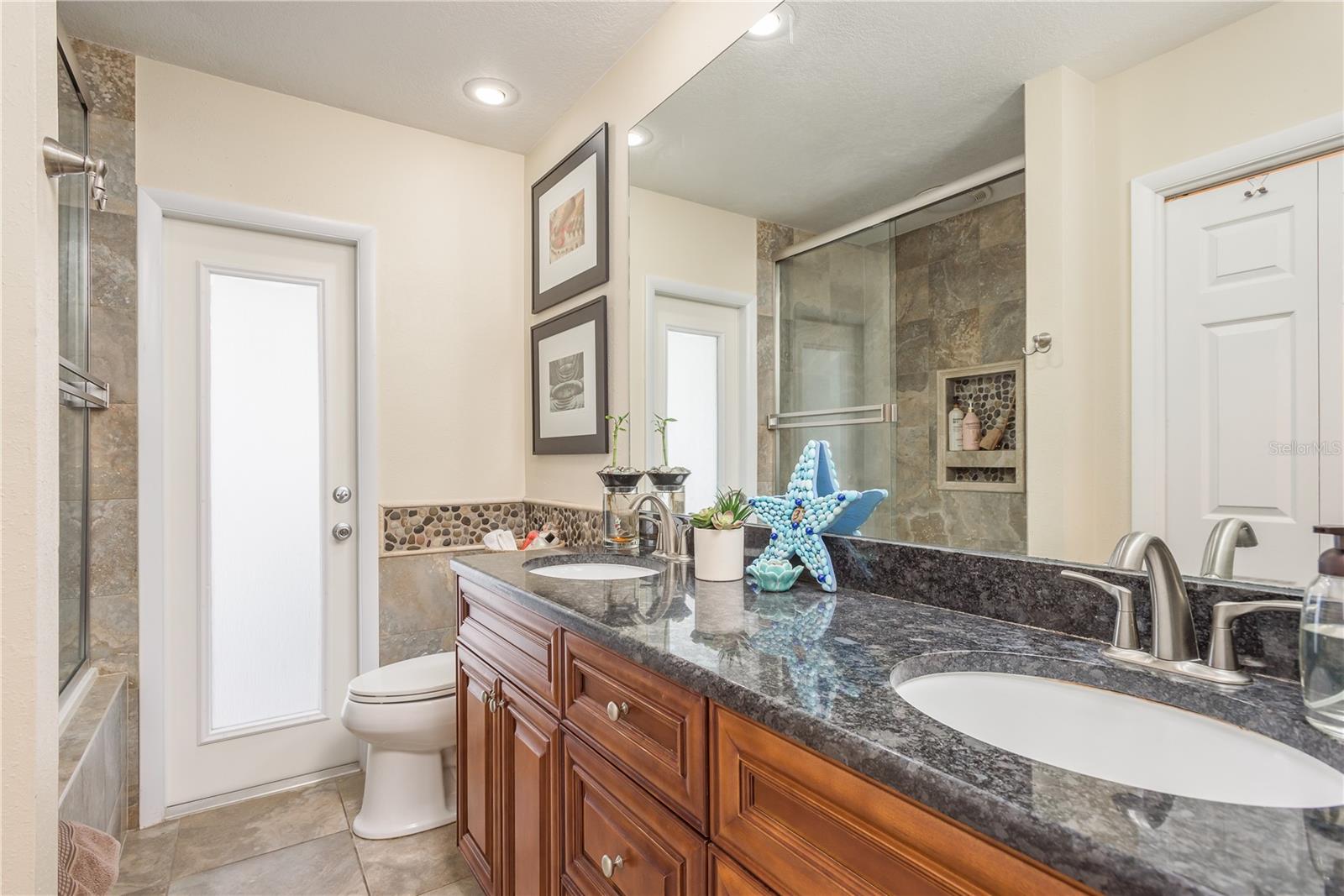 FLOR A MAR - Residential