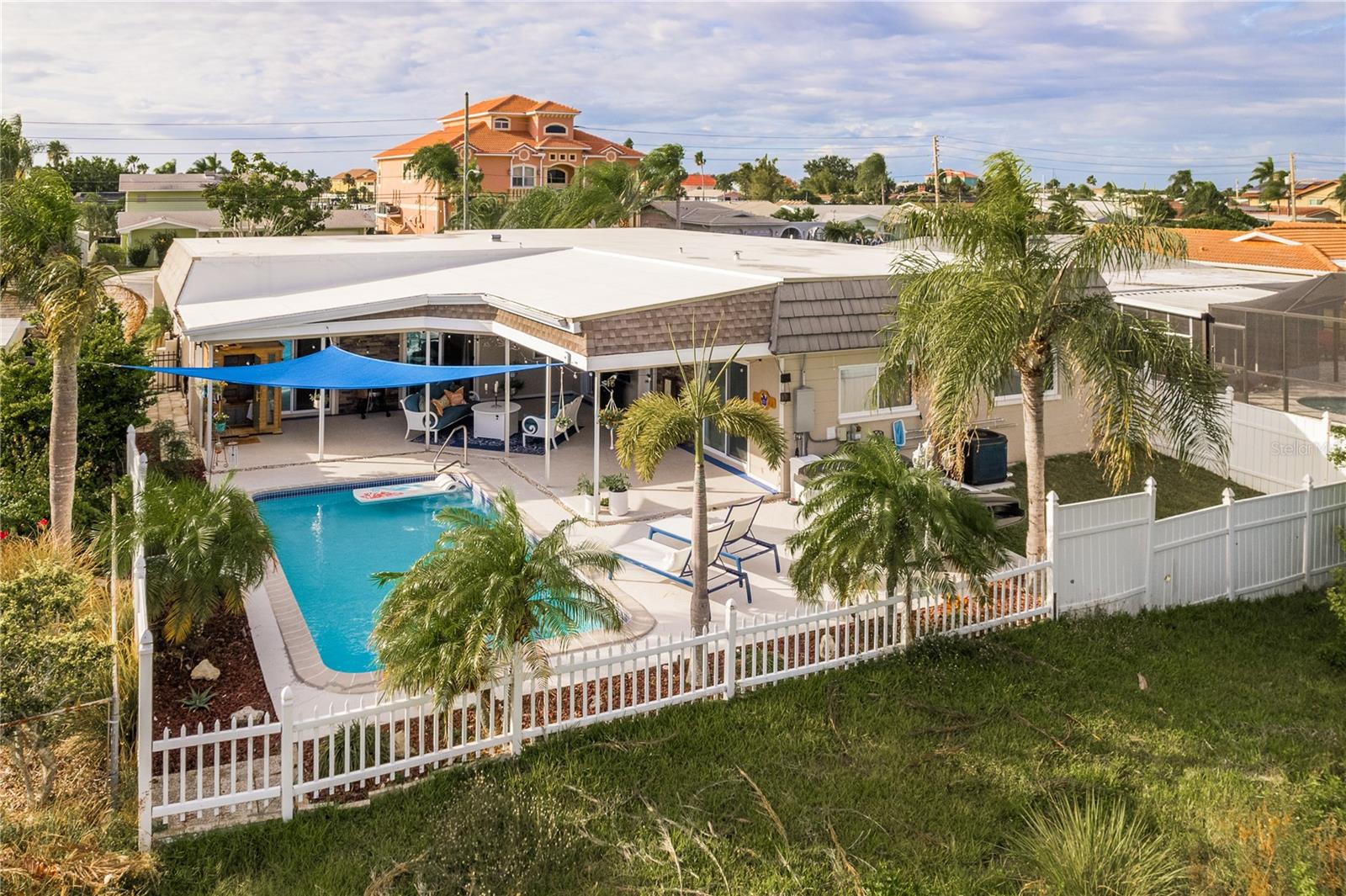 FLOR A MAR - Residential