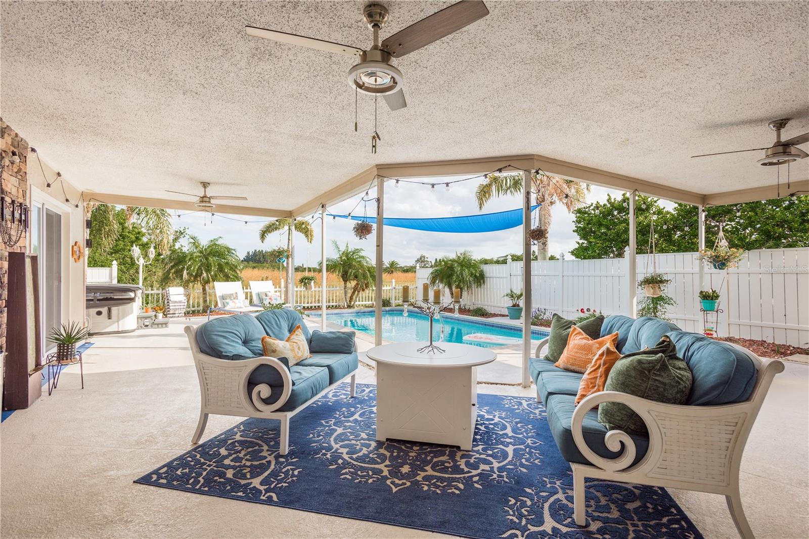 FLOR A MAR - Residential