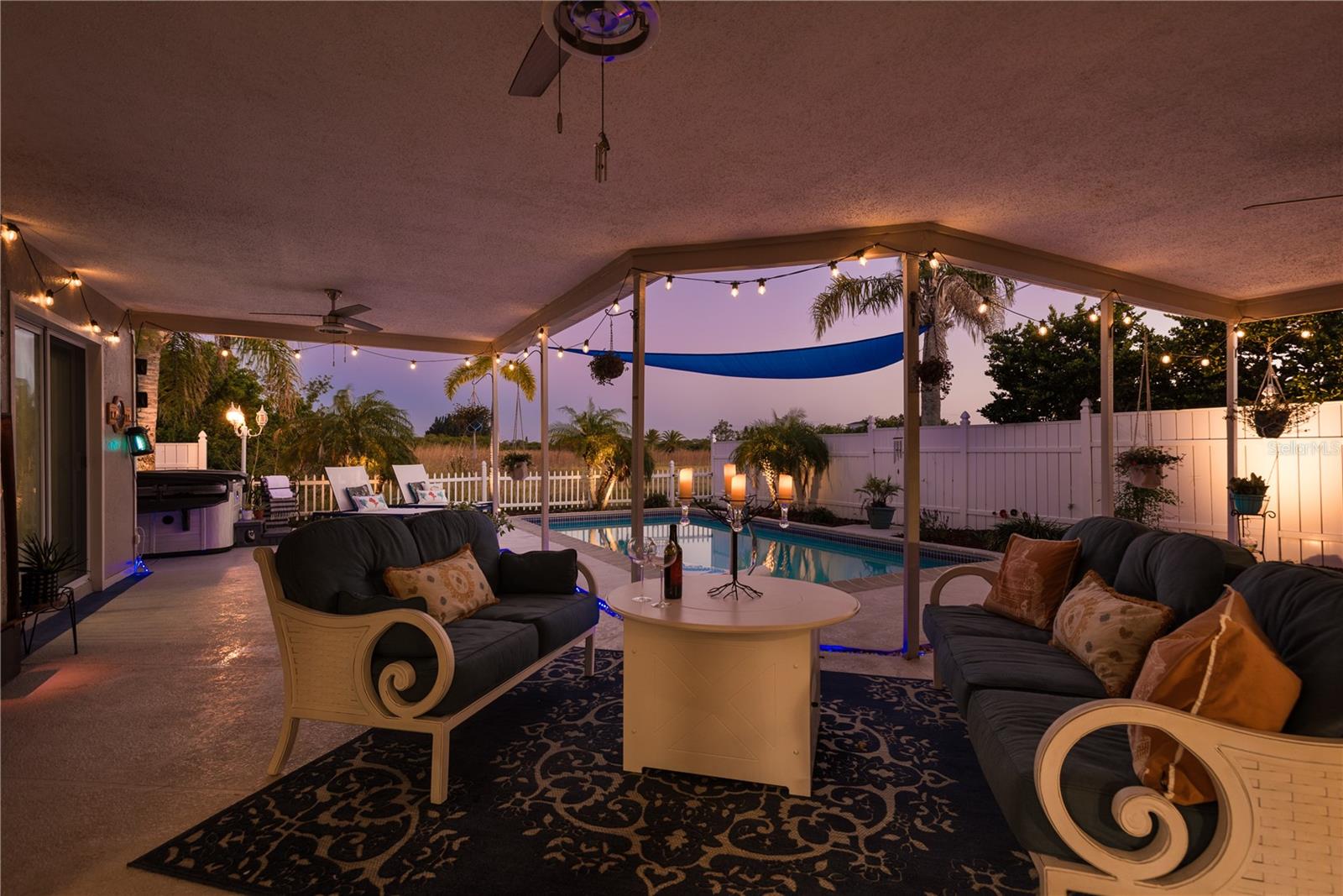 FLOR A MAR - Residential