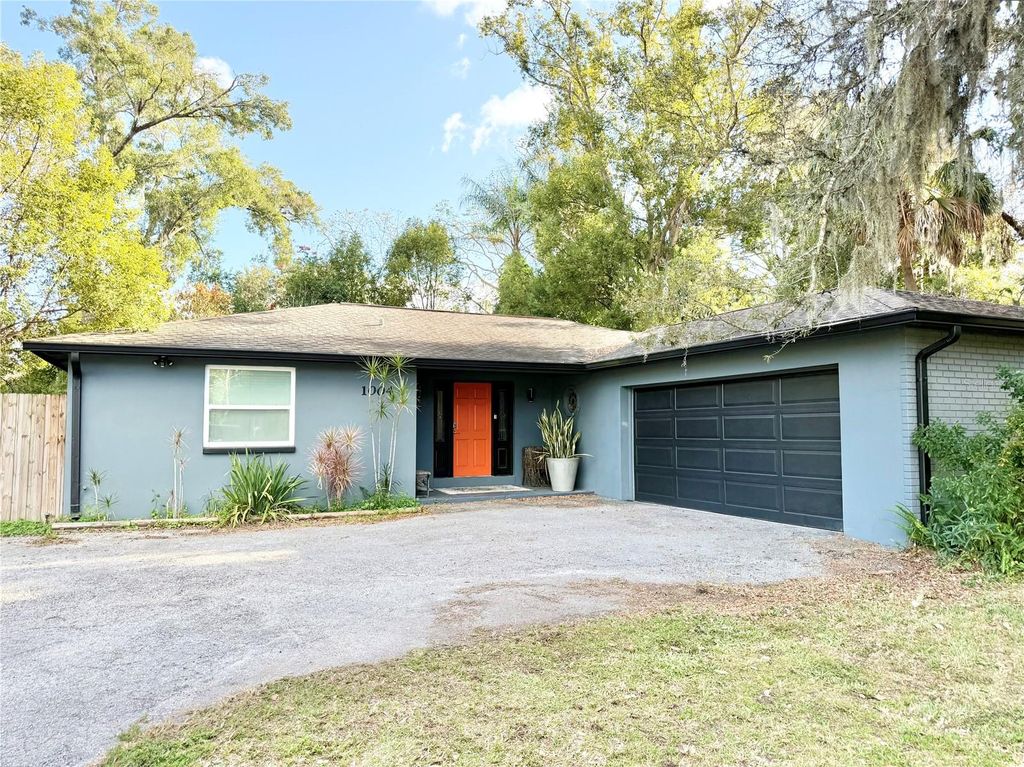 Photo of 1004 Lake Charles Circle, Lutz, FL 33548 (MLS # TB8459213)