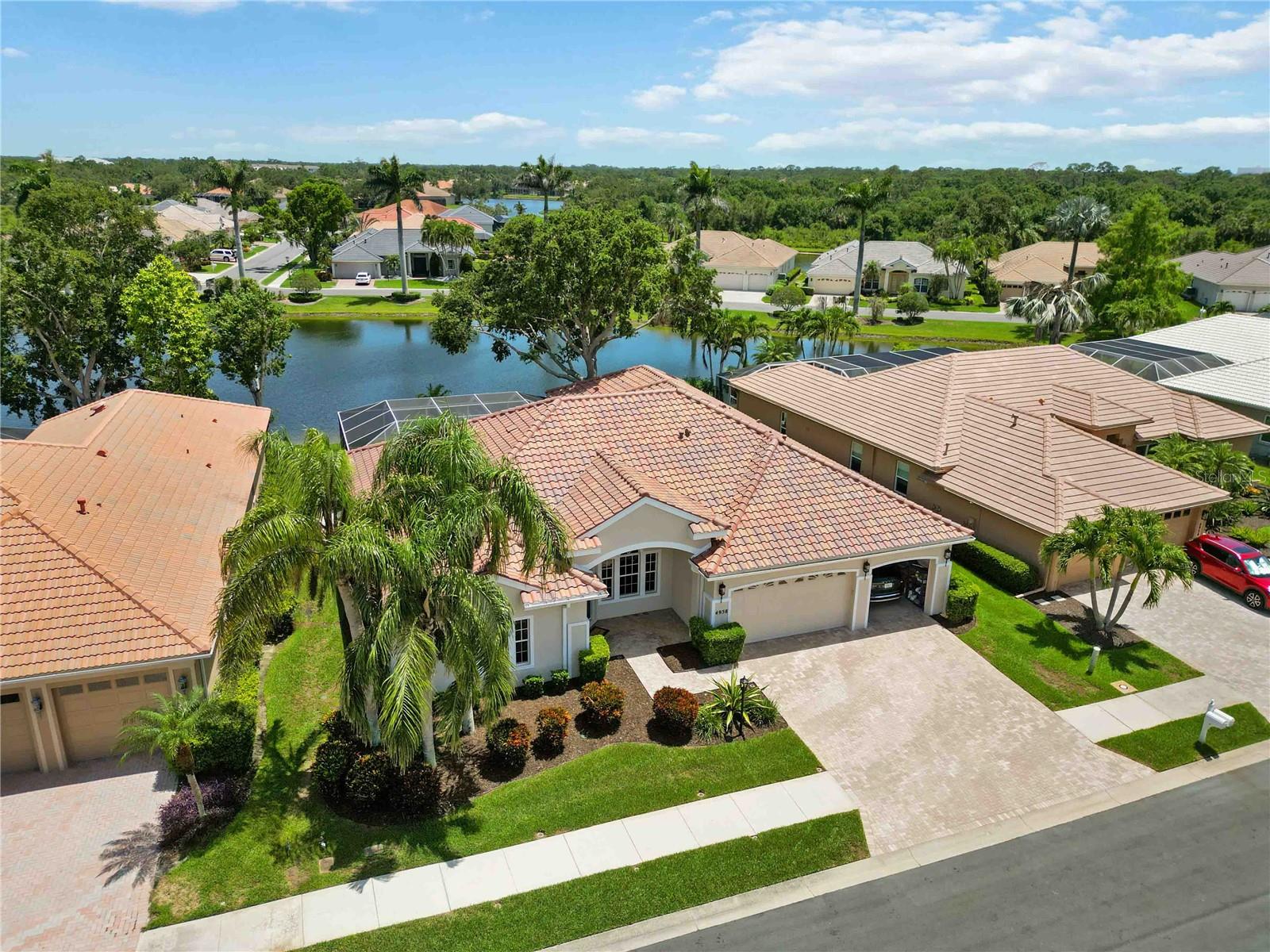 THE HAMPTONS - Residential Lease