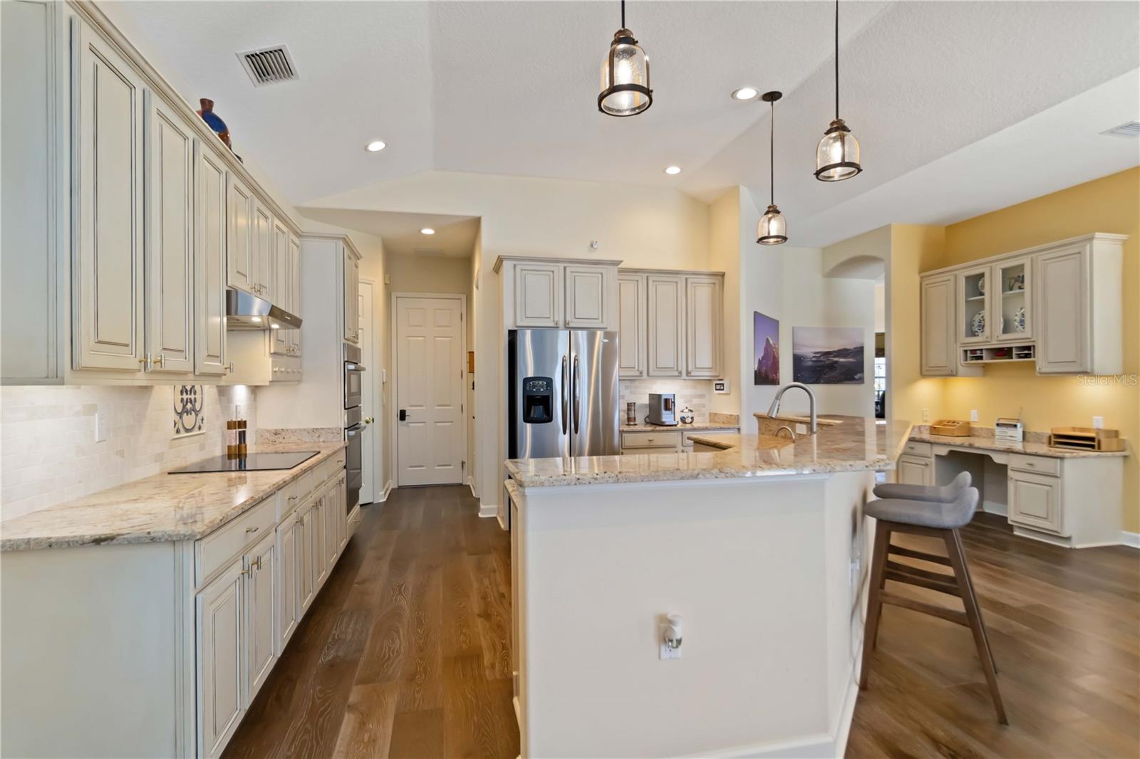 THE HAMPTONS - Residential Lease