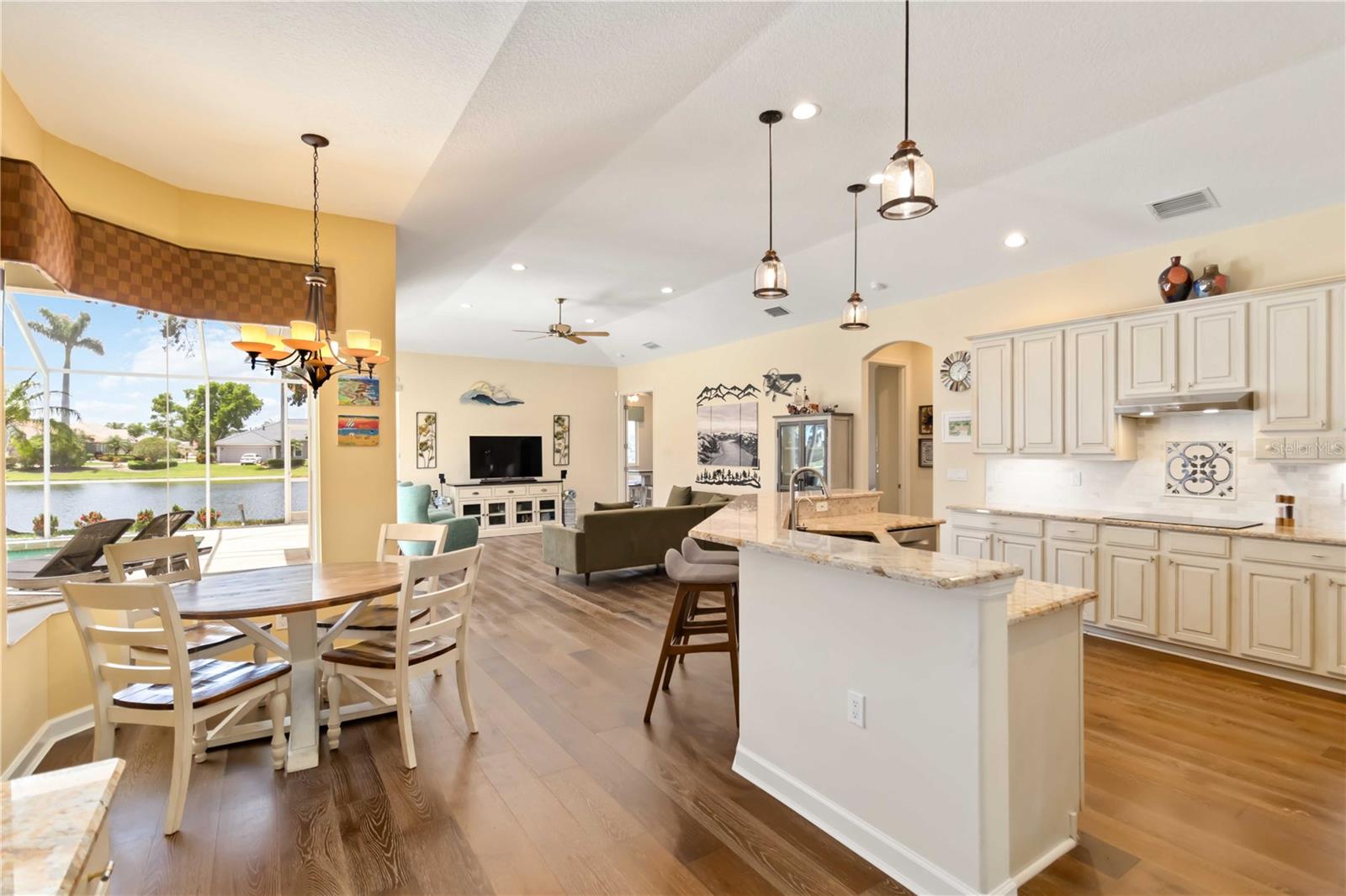 THE HAMPTONS - Residential Lease