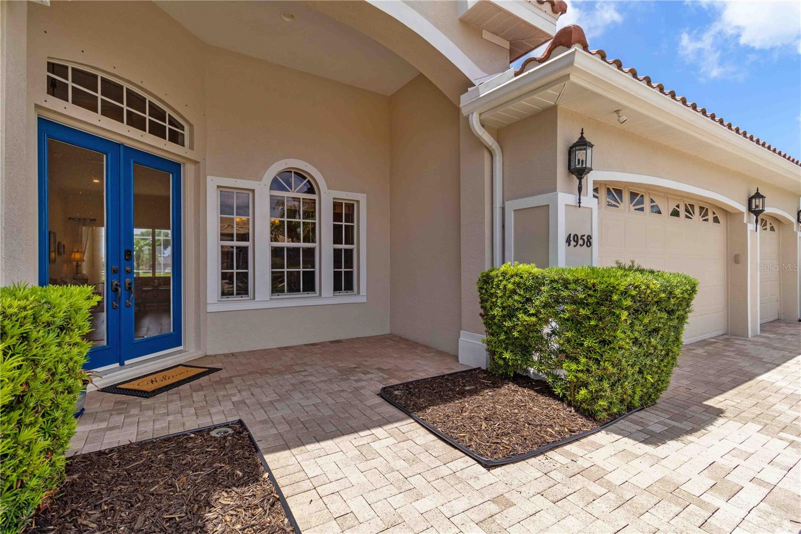 THE HAMPTONS - Residential Lease