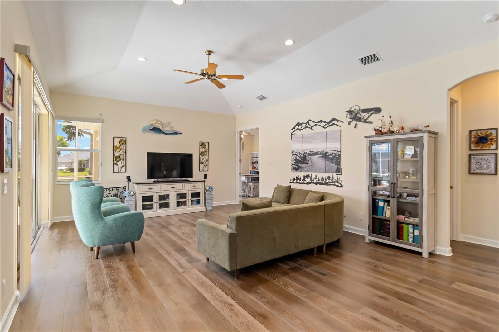 THE HAMPTONS - Residential Lease