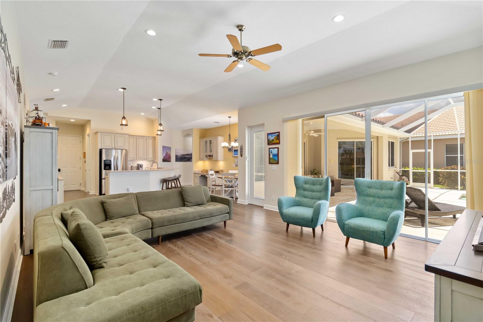 THE HAMPTONS - Residential Lease