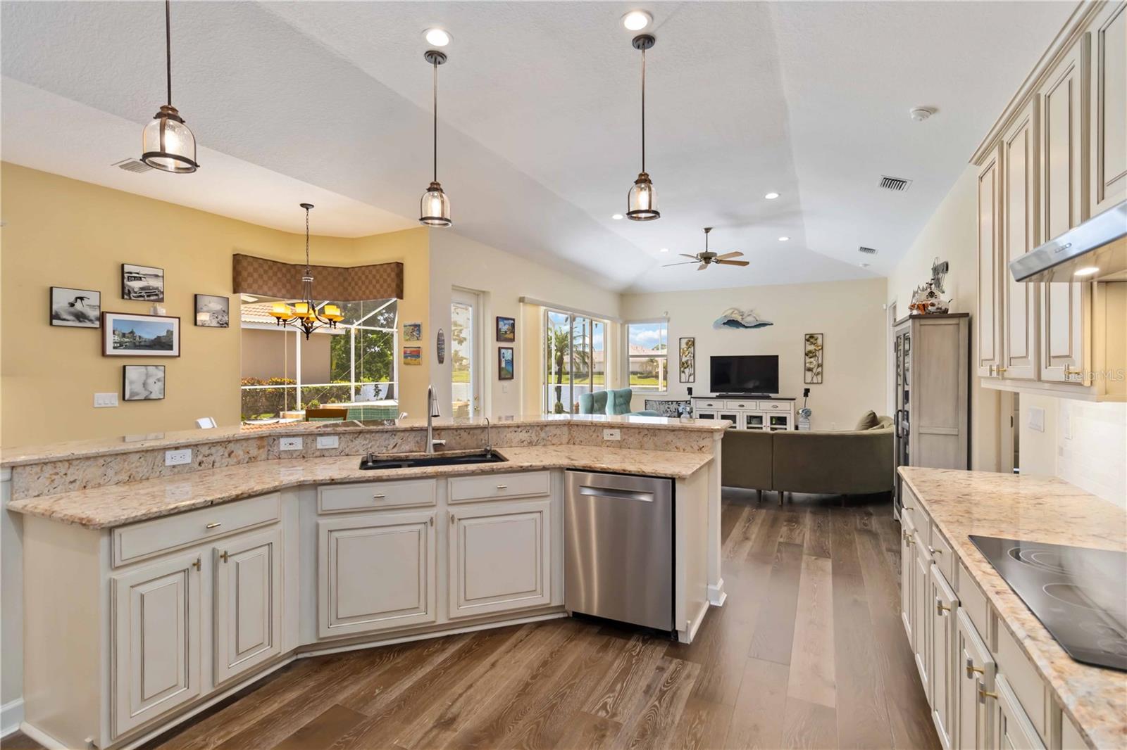 THE HAMPTONS - Residential Lease