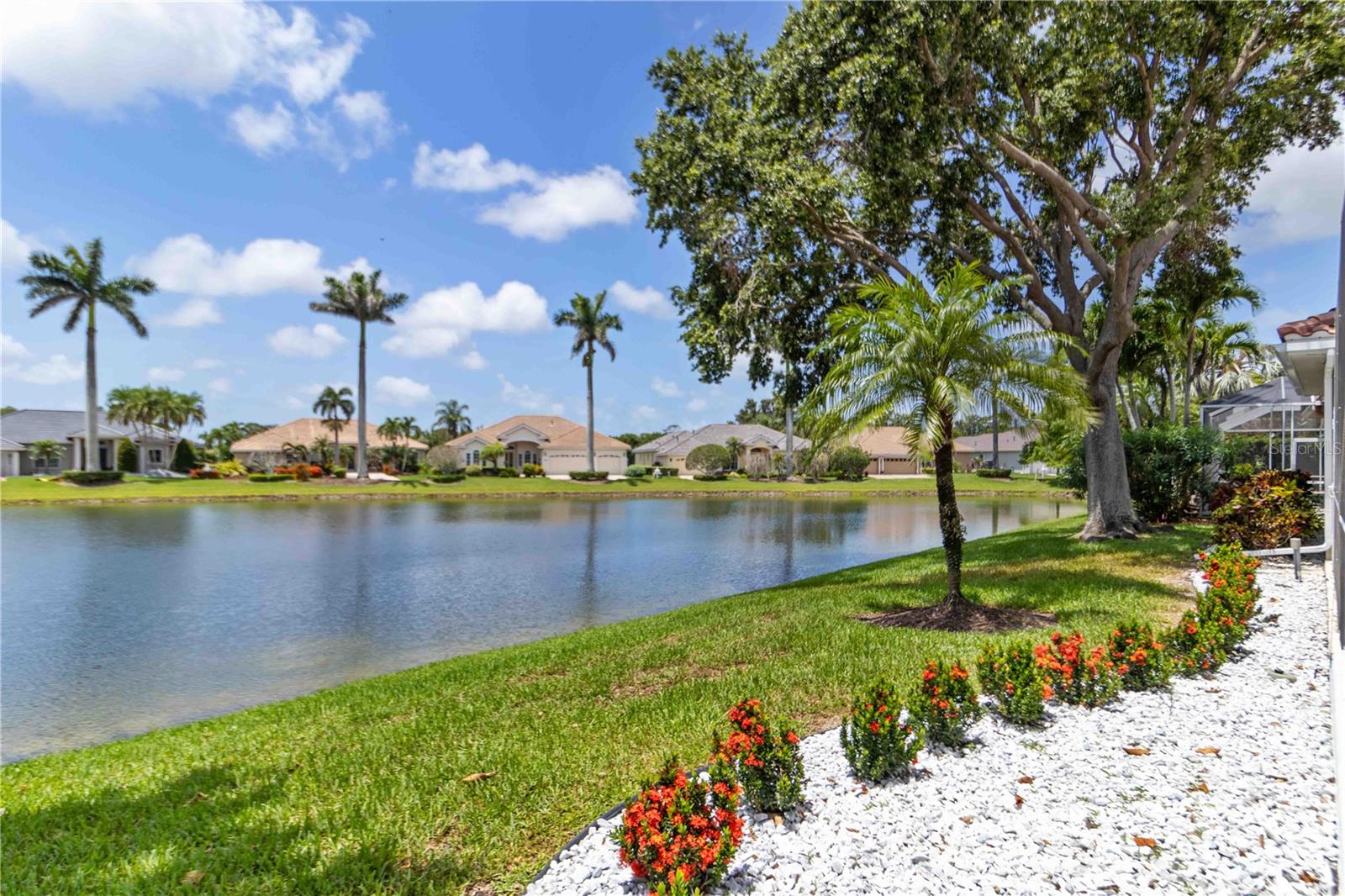 THE HAMPTONS - Residential Lease