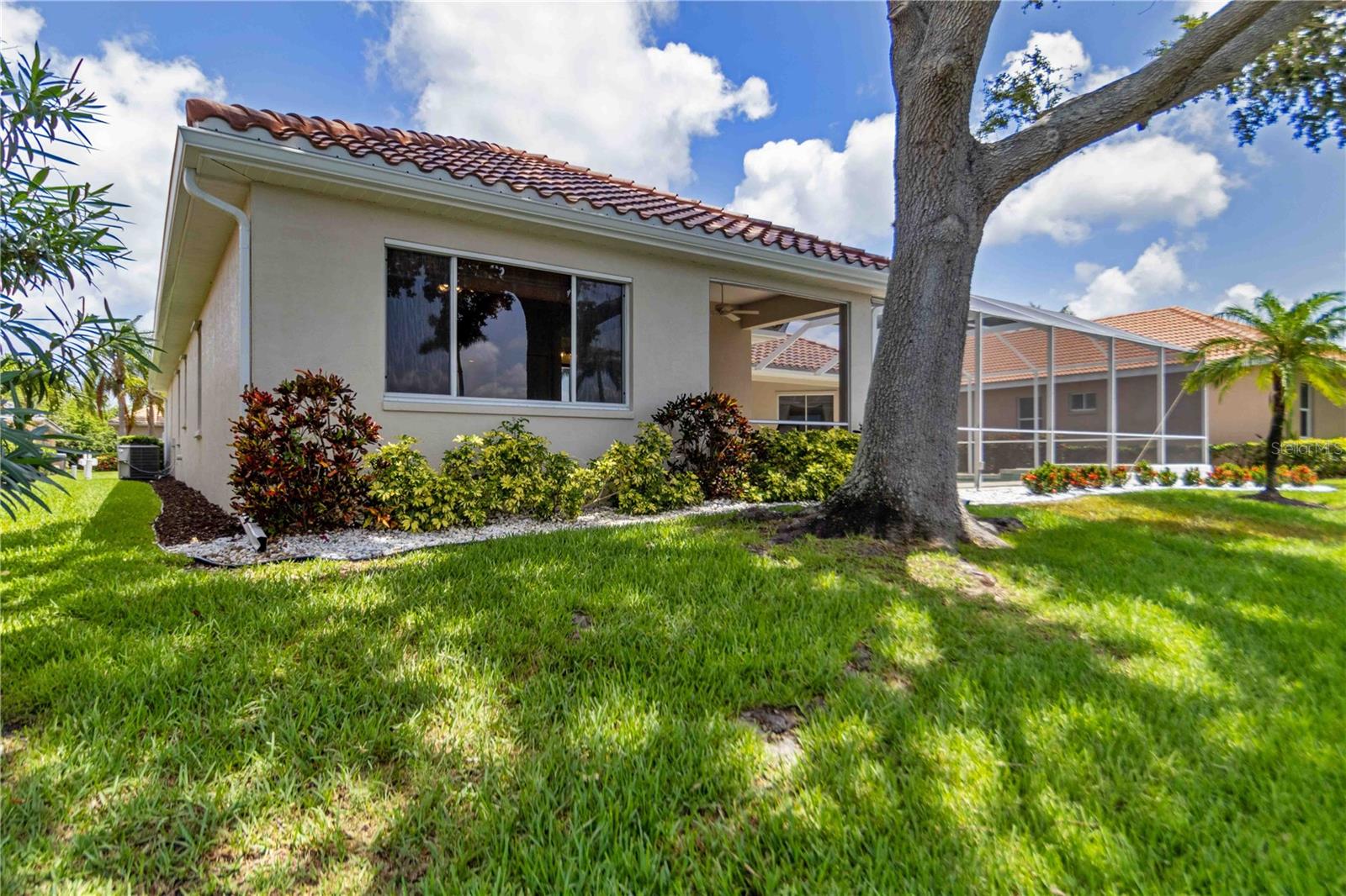 THE HAMPTONS - Residential Lease