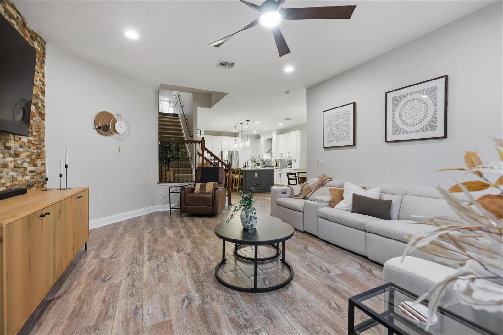 RIVIERA BELLA - Residential