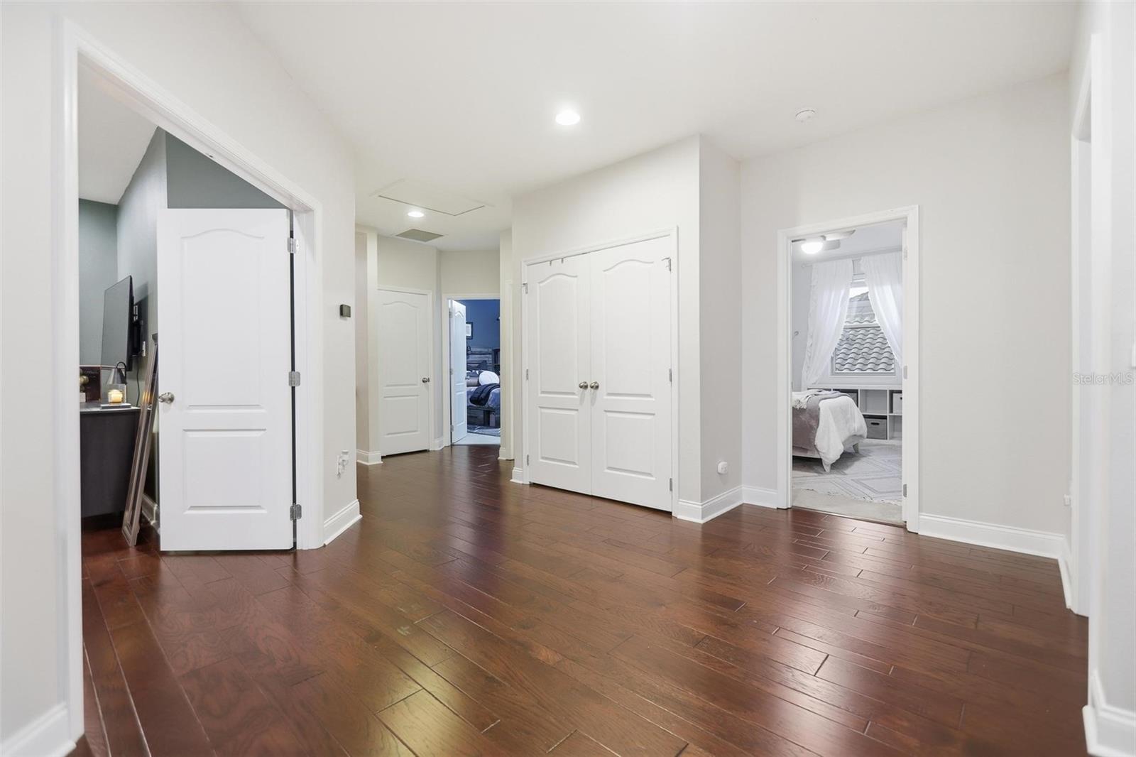 RIVIERA BELLA - Residential