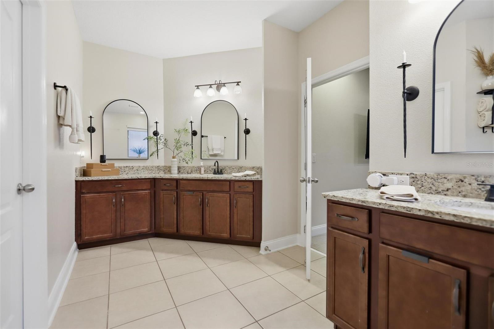 RIVIERA BELLA - Residential