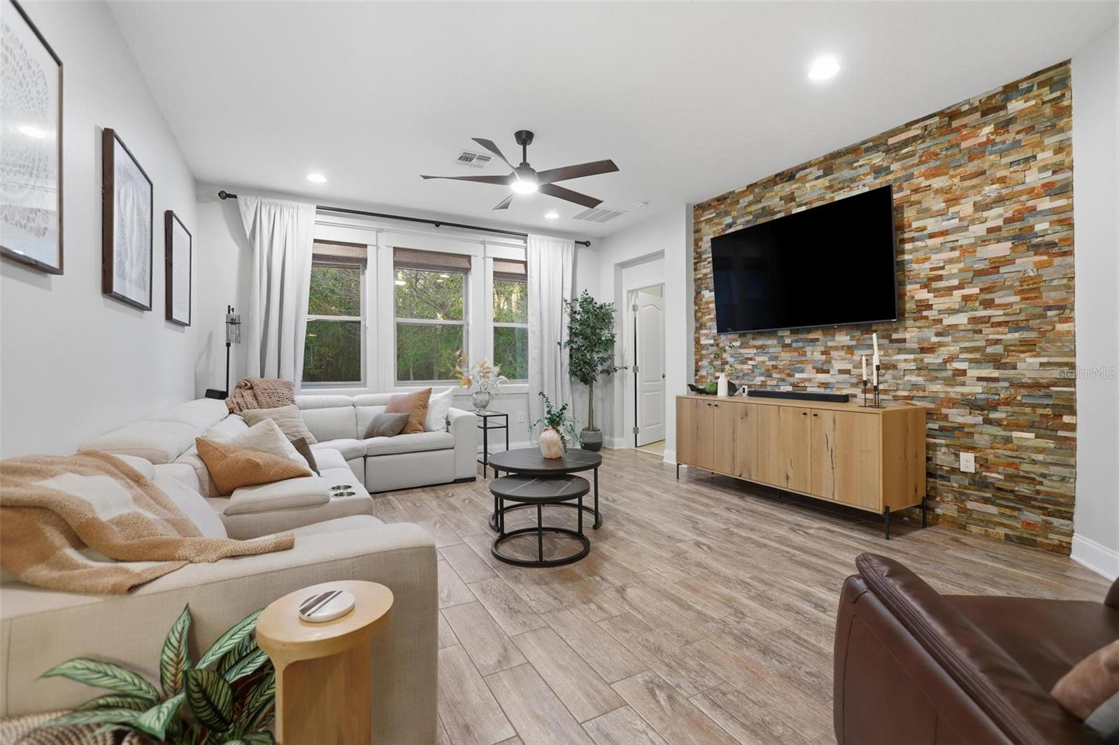 RIVIERA BELLA - Residential