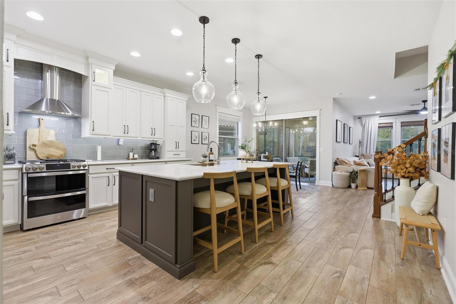 RIVIERA BELLA - Residential