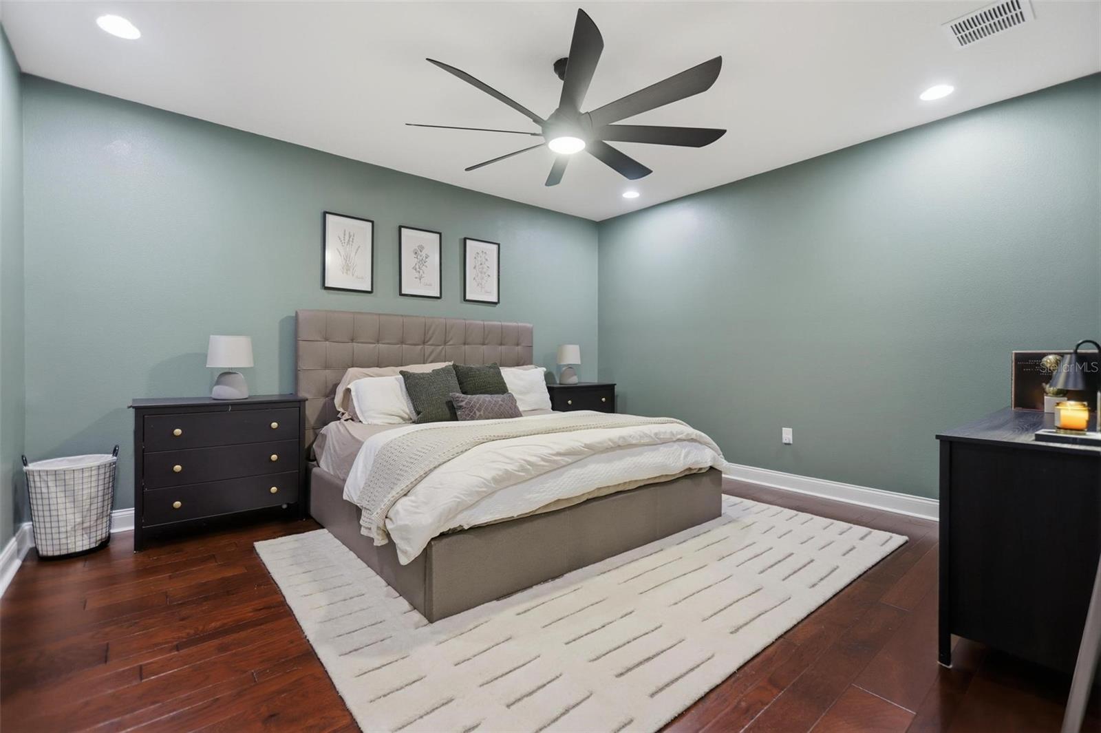 RIVIERA BELLA - Residential