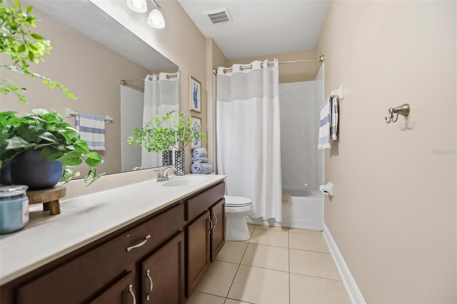 RIVIERA BELLA - Residential