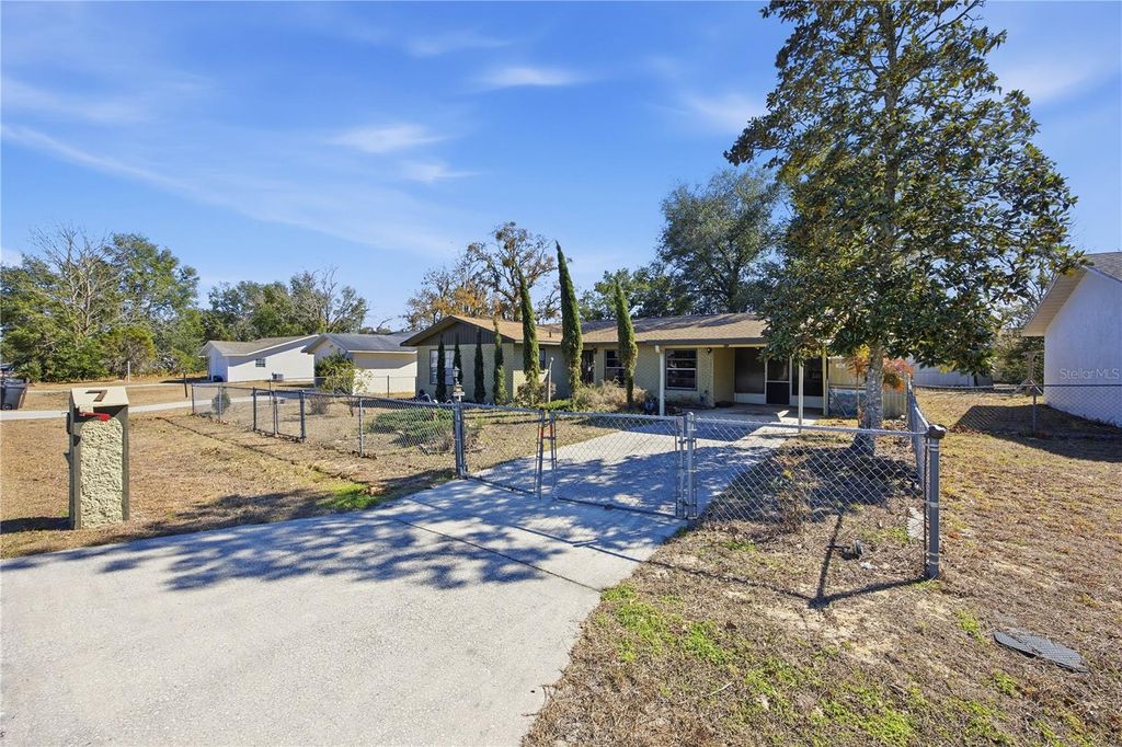 Photo of 7 Spring Lane Way, Ocala, FL 34472 (MLS # OM717454)