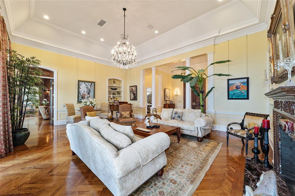 WESTBURY - Residential