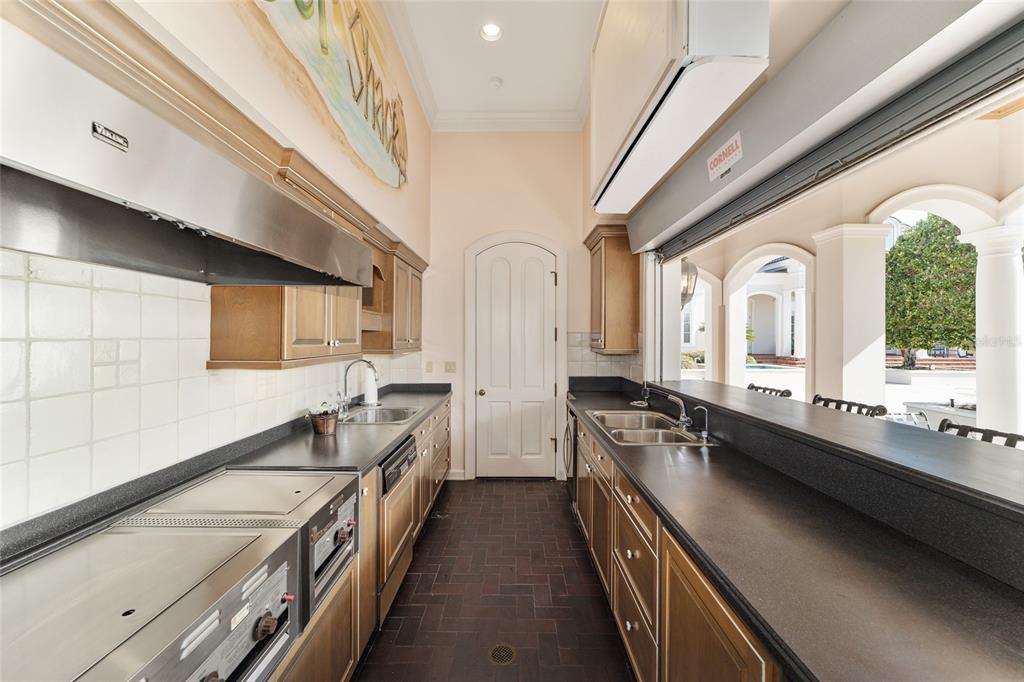 WESTBURY - Residential