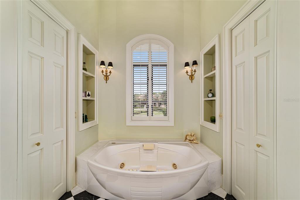 WESTBURY - Residential