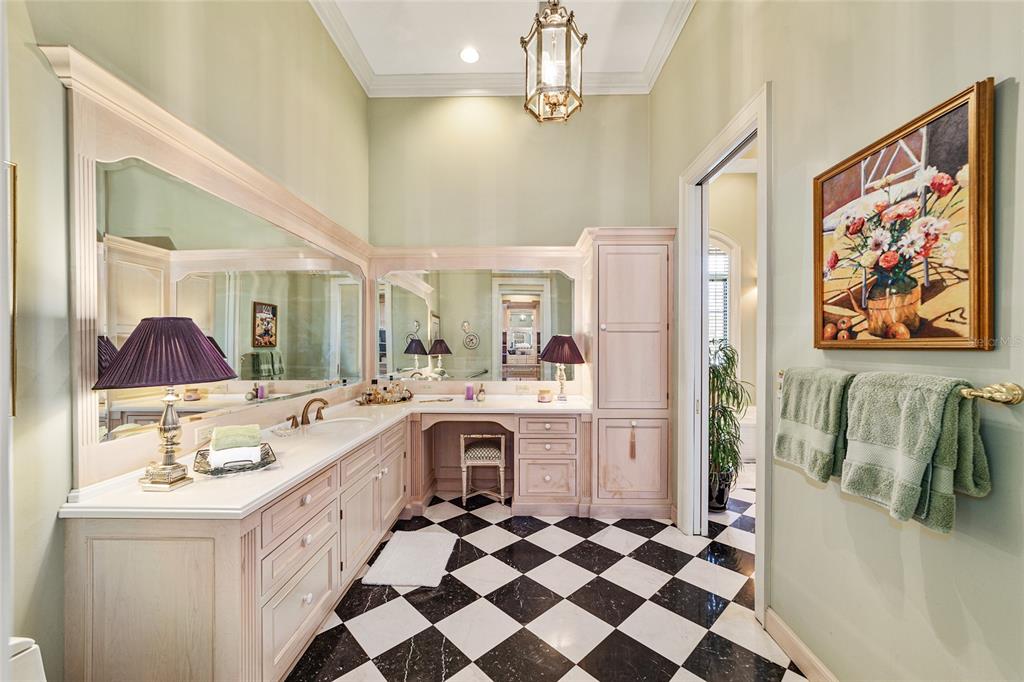 WESTBURY - Residential