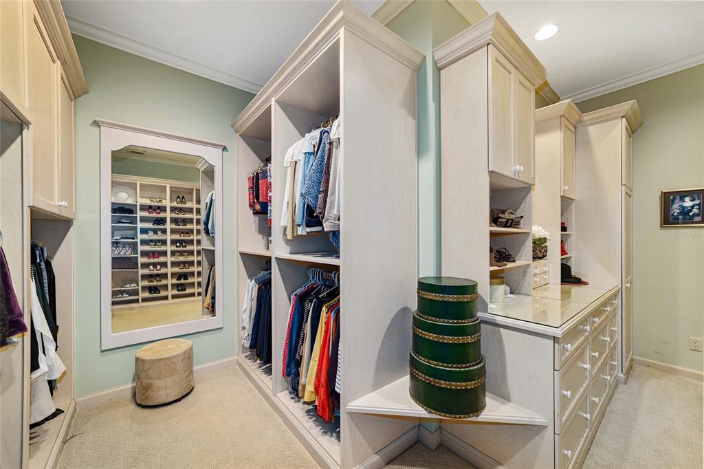 WESTBURY - Residential