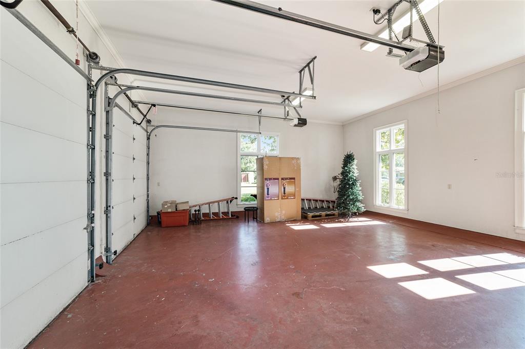 WESTBURY - Residential