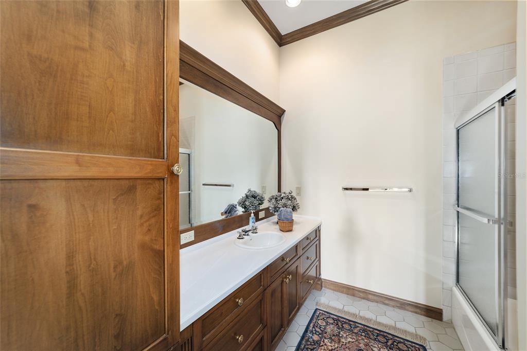 WESTBURY - Residential