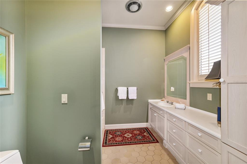 WESTBURY - Residential