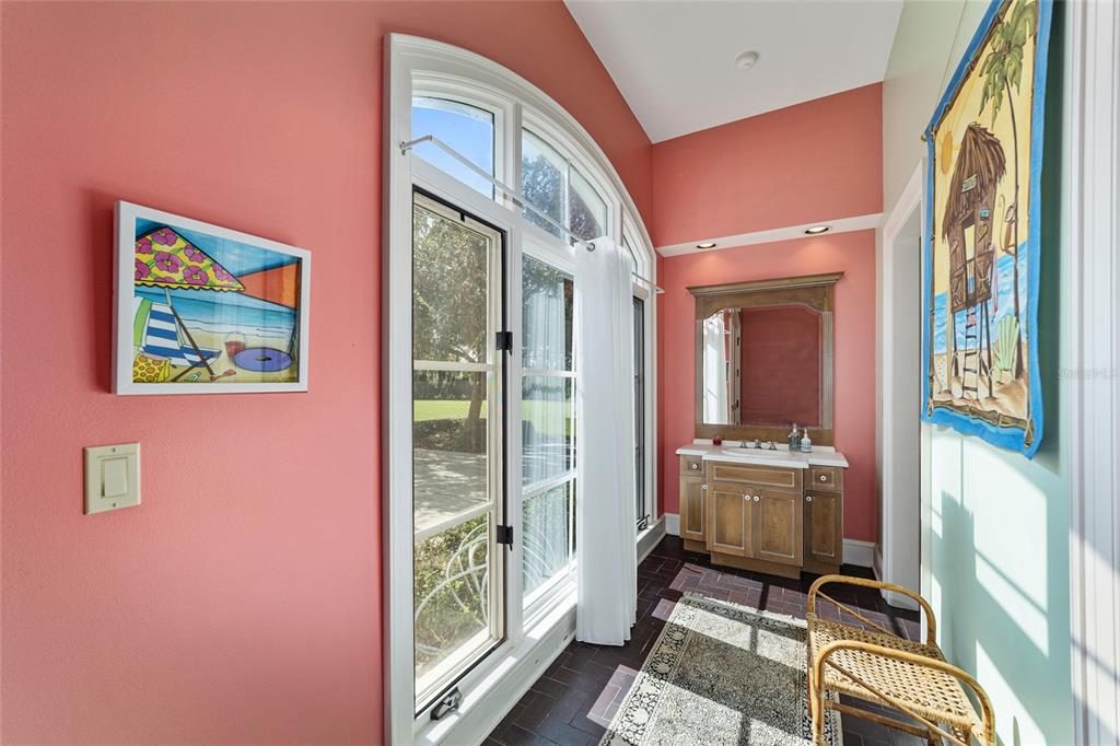 WESTBURY - Residential