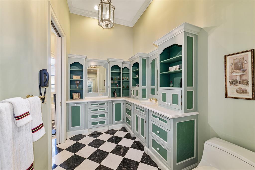 WESTBURY - Residential