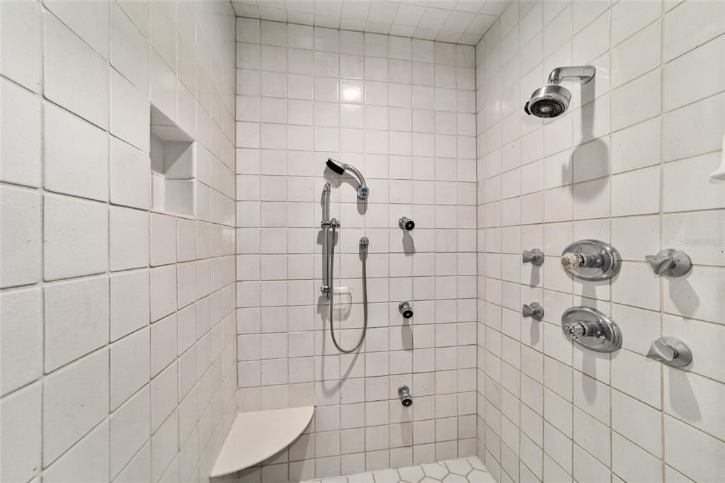 WESTBURY - Residential