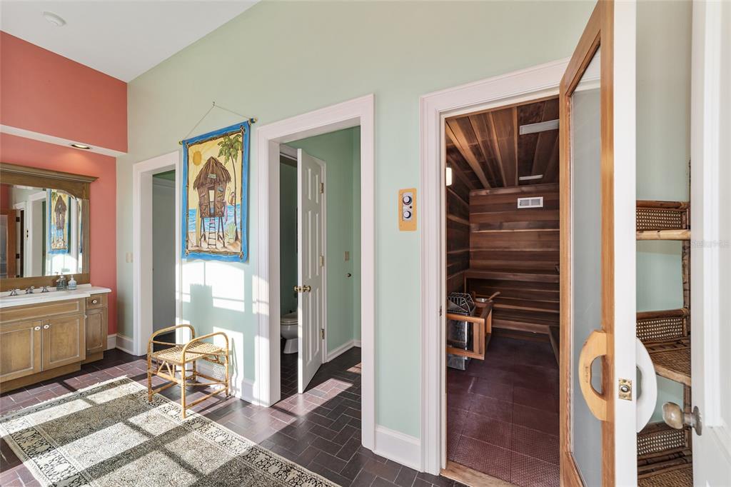 WESTBURY - Residential