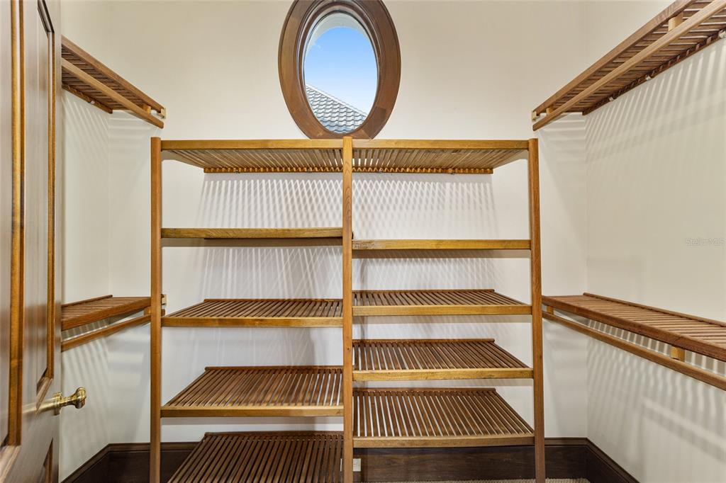 WESTBURY - Residential