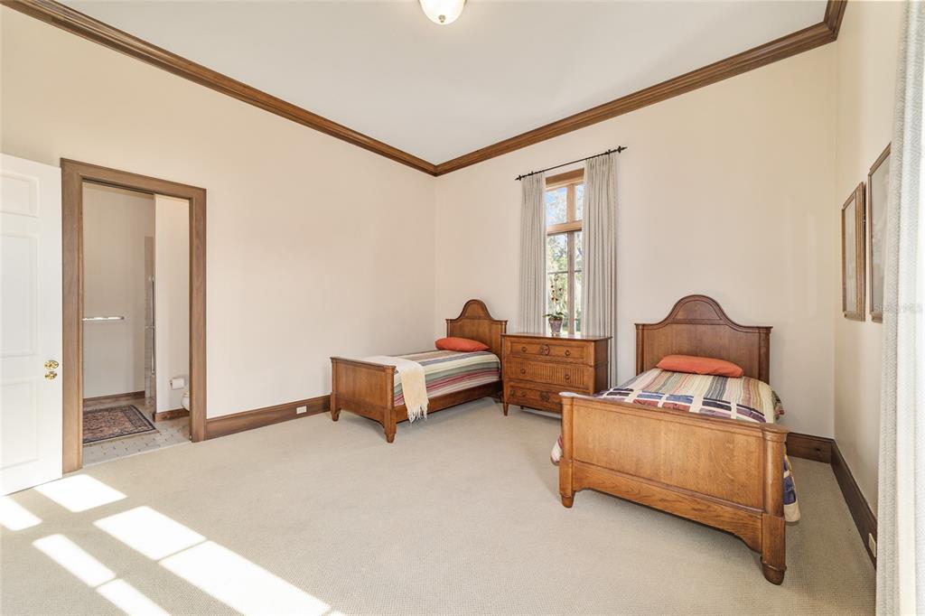 WESTBURY - Residential